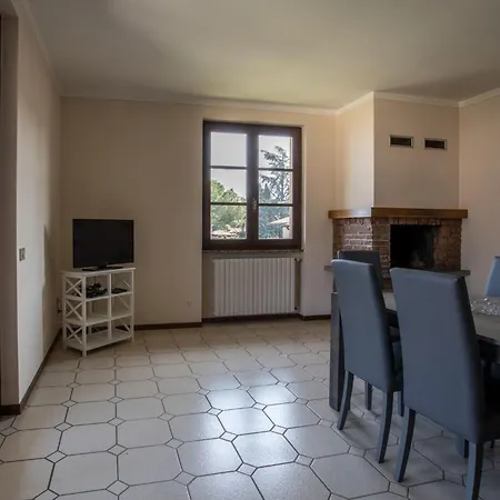 Spacious Over Two Floors, Amazing View And Private Garden For 10 Guests Villa