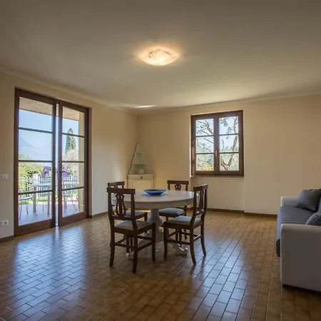 Spacious Over Two Floors, Amazing View And Private Garden For 10 Guests Villa *