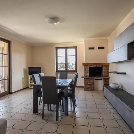Villa Spacious Over Two Floors, Amazing View And Private Garden For 10 Guests San Felice del Benaco